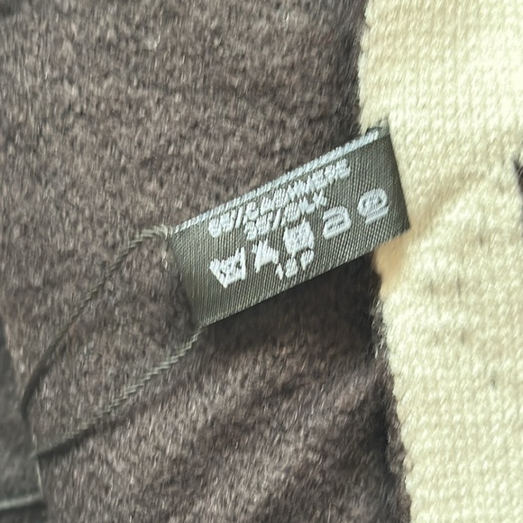 🌺🌺 NWT CHANEL DOBLE SIDE SCARVE - Picture 8 of 9